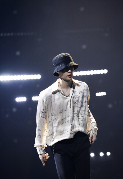 欣赏不来别人视若珍宝的，就该保持沉默