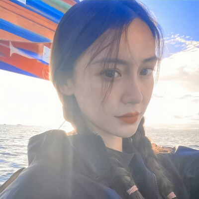 ◎Angelababy
“你喜欢海风咸咸的气息.”
已调禁二 原截dt.©.-雾扰山河_
抱图看专辑简介