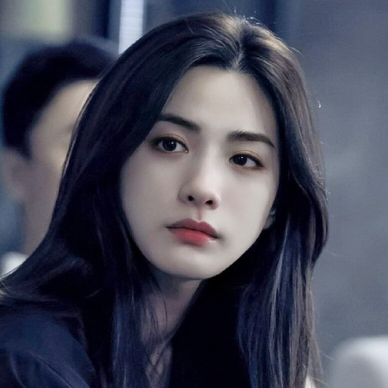 朩乜|nana林珍娜
太喜欢这样利落的nana了