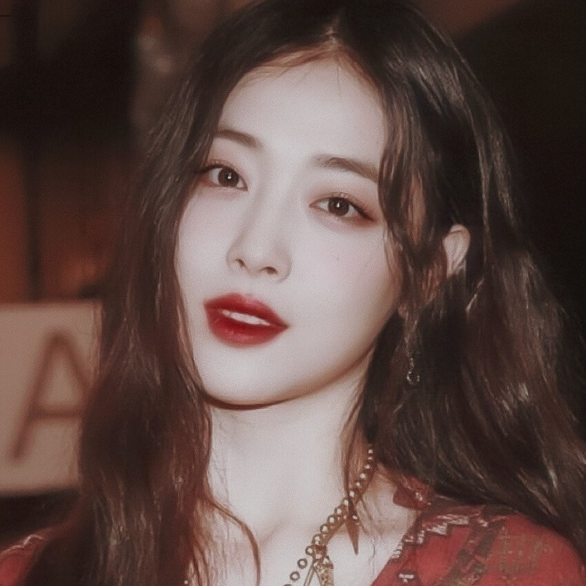 朩乜|雪莉
你微微一笑，我的心就没法控制他自己了