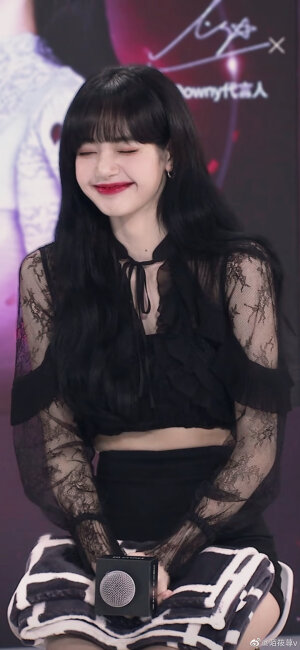 LISA.壁纸.
图源微博.
酱 苏琪/.