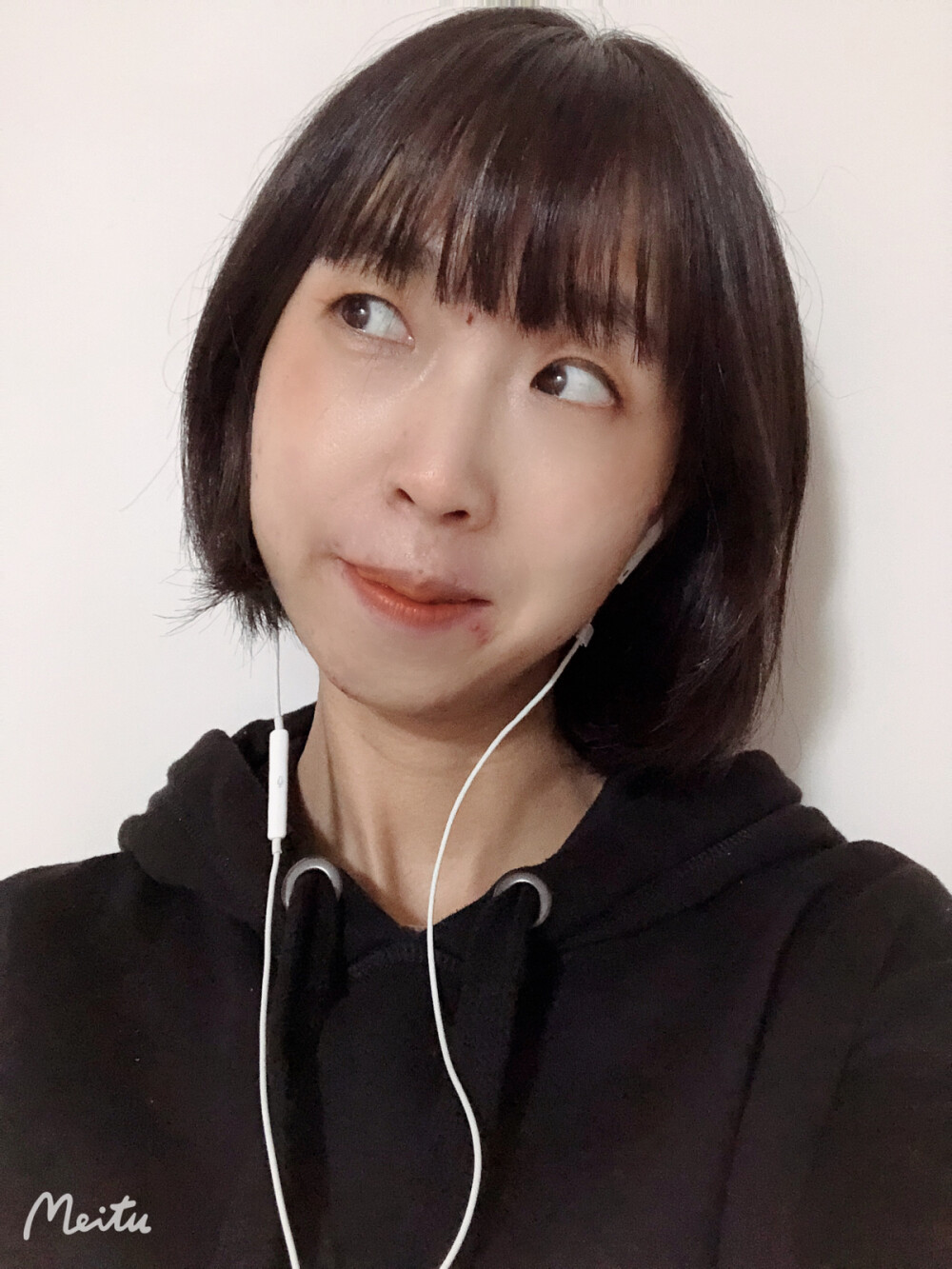 希望自己的脸快点好起来，变得像美颜相机里这么好看。（魔法piupiupiu～）