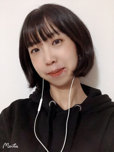 希望自己的脸快点好起来，变得像美颜相机里这么好看。（魔法piupiupiu～）