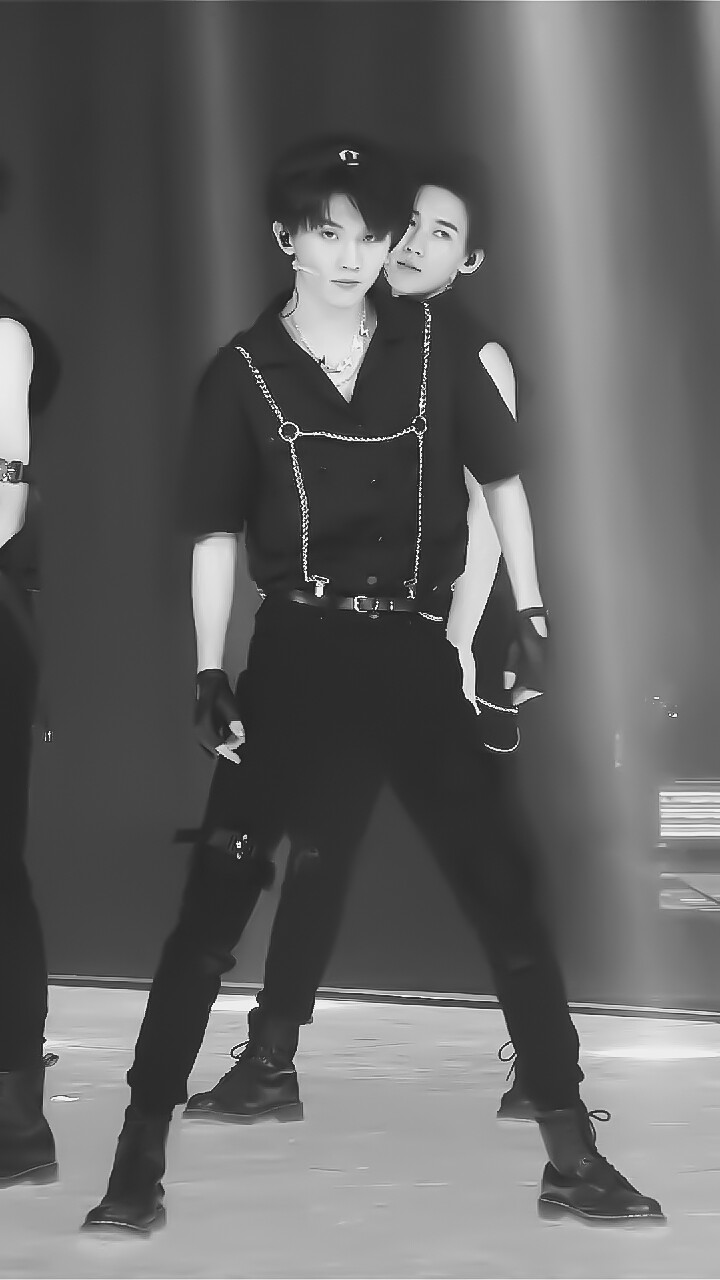 舞台上的小马 yyds