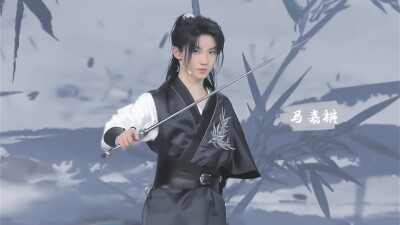 舞台上的小马 yyds