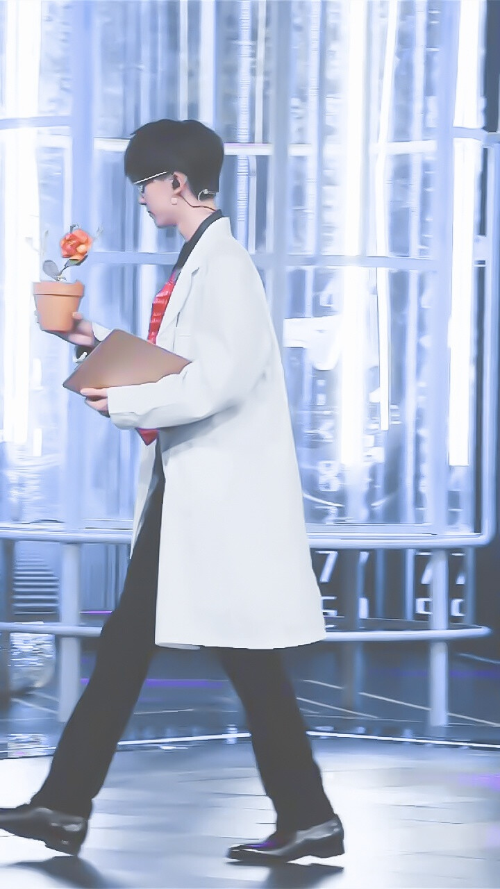 舞台上的小马 yyds