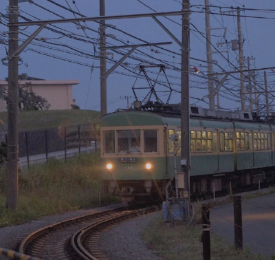 ᴵ ʷᵃˢ ⁿᵒᵗ ᵈᵉᵃᵈ ʷʰᵉⁿ ᴵ ʷᵃˢ ˢᵃᵈ·
最难过的时候我也没有死 ​​​。