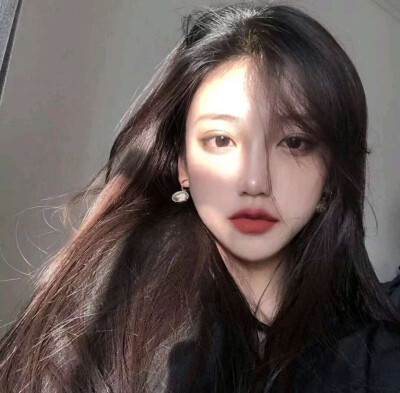 风里已经有冬天的味道了 所以我的意思是 这一年又快过完了所有的遗憾都将无法弥补了