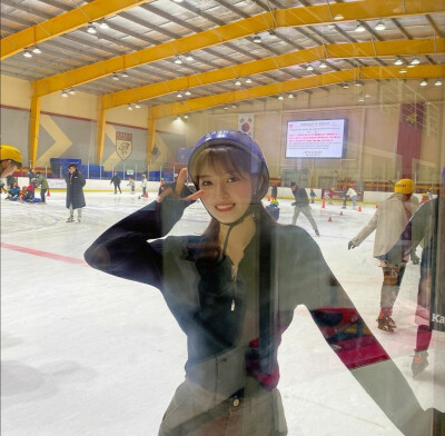 闵雪雅扮演者：赵秀敏
ins：soominn_jo