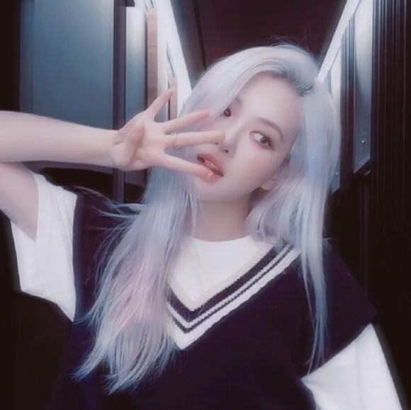 朩乜|朴彩英rose
好像喝醉酒一样，真可爱啊