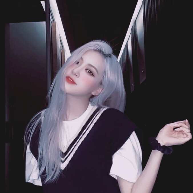 朩乜|朴彩英rose
好像喝醉酒一样，真可爱啊