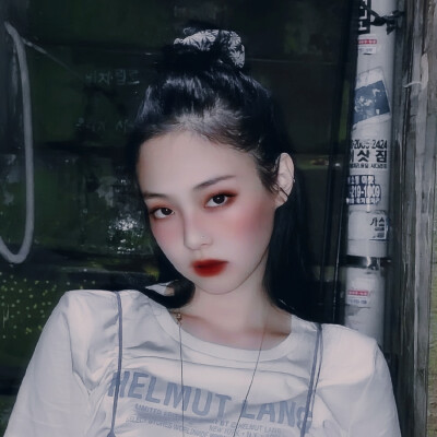 朩乜|金智妮
“满心欢喜，
满目疮痍.”