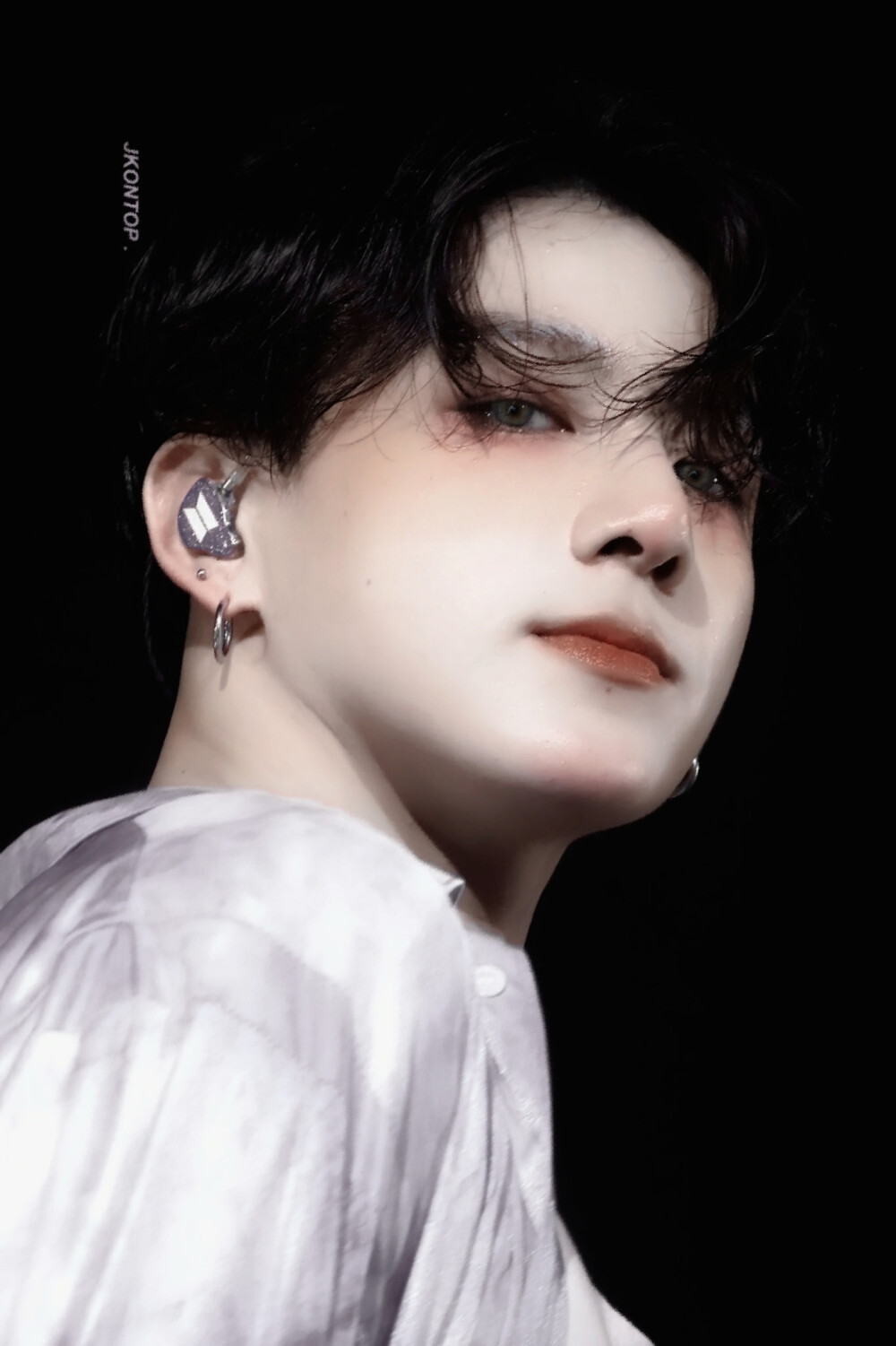  田柾国
“痴情种，还在念着他吗？”
原©JKONTOP