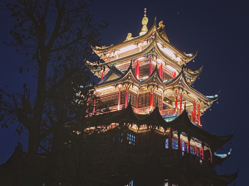 鸿恩寺公园
夕阳
剪影
吃太阳