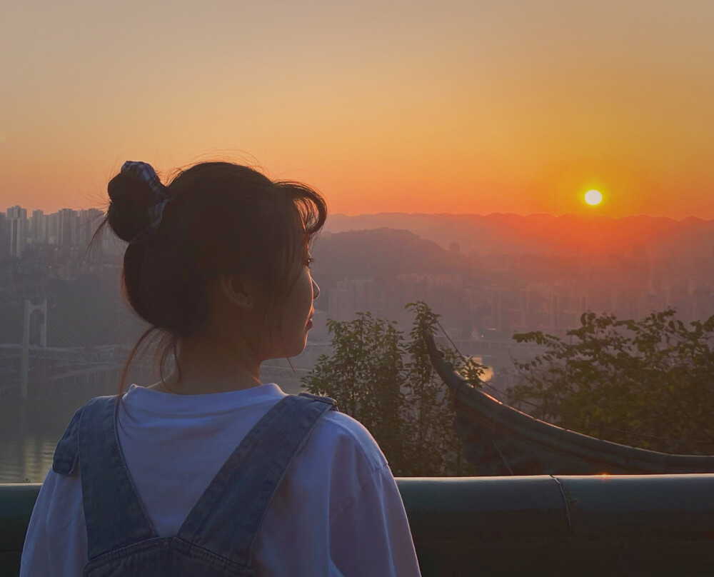 鸿恩寺公园
夕阳
剪影
吃太阳