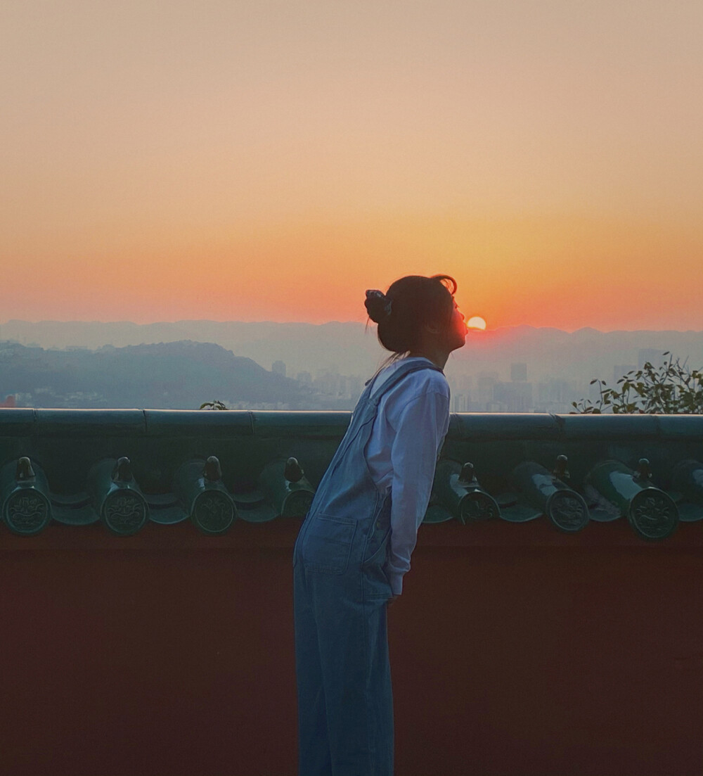 鸿恩寺公园
夕阳
剪影
吃太阳