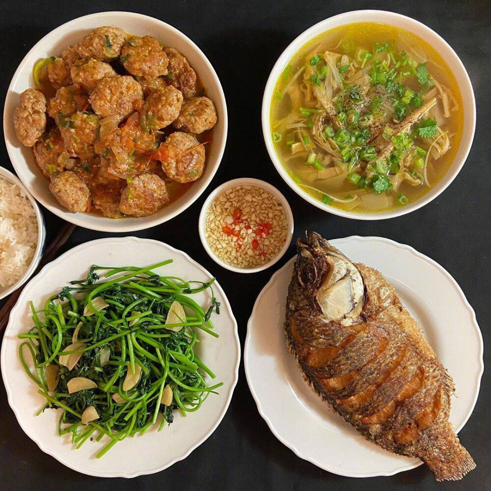  美食 丨三菜一汤一汁
