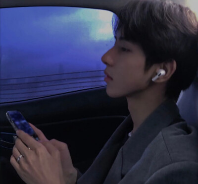 山鸟与鱼不同路 从此山水不相逢.
意思是如果你现在不够优秀 即使遇见了也不配拥有.