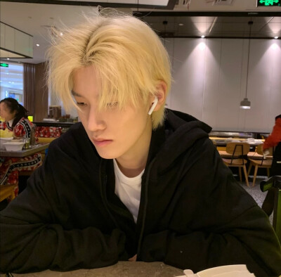 山鸟与鱼不同路 从此山水不相逢.
意思是如果你现在不够优秀 即使遇见了也不配拥有.