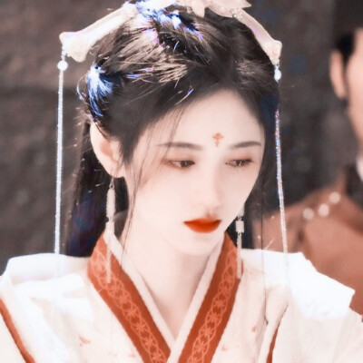 #鞠婧祎
ᴮᵉ ᵃ ˡᵃʸᵐᵃⁿ, ʳᵃᵗⁱᵒⁿᵃˡ ᵗᵒ ᵈᵉˢᵖᵃⁱʳ, ᶠʳᵉᵉ ᶠᵒʳ ˡⁱᶠᵉ.
做个俗人，理智到绝望，自由为一生。
二传标注堆糖软兔缨眠/亓官妍 | 背景dt许淮颂