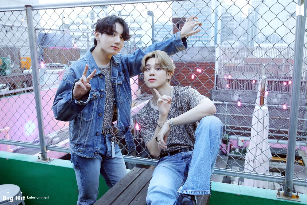 防弹少年团BTS朴智旻田柾国
[Naver Post] 都2021年了 不爱防弹少年团的方法.. 我.. 不知道..! 募集要去看Season Greeting尝鲜第2弹的阿米!