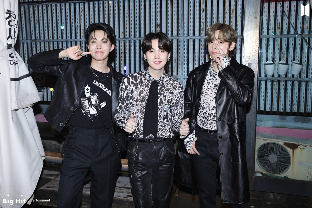 防弹少年团BTS金泰亨郑号锡闵玧其
[Naver Post] 都2021年了 不爱防弹少年团的方法.. 我.. 不知道..! 募集要去看Season Greeting尝鲜第2弹的阿米!