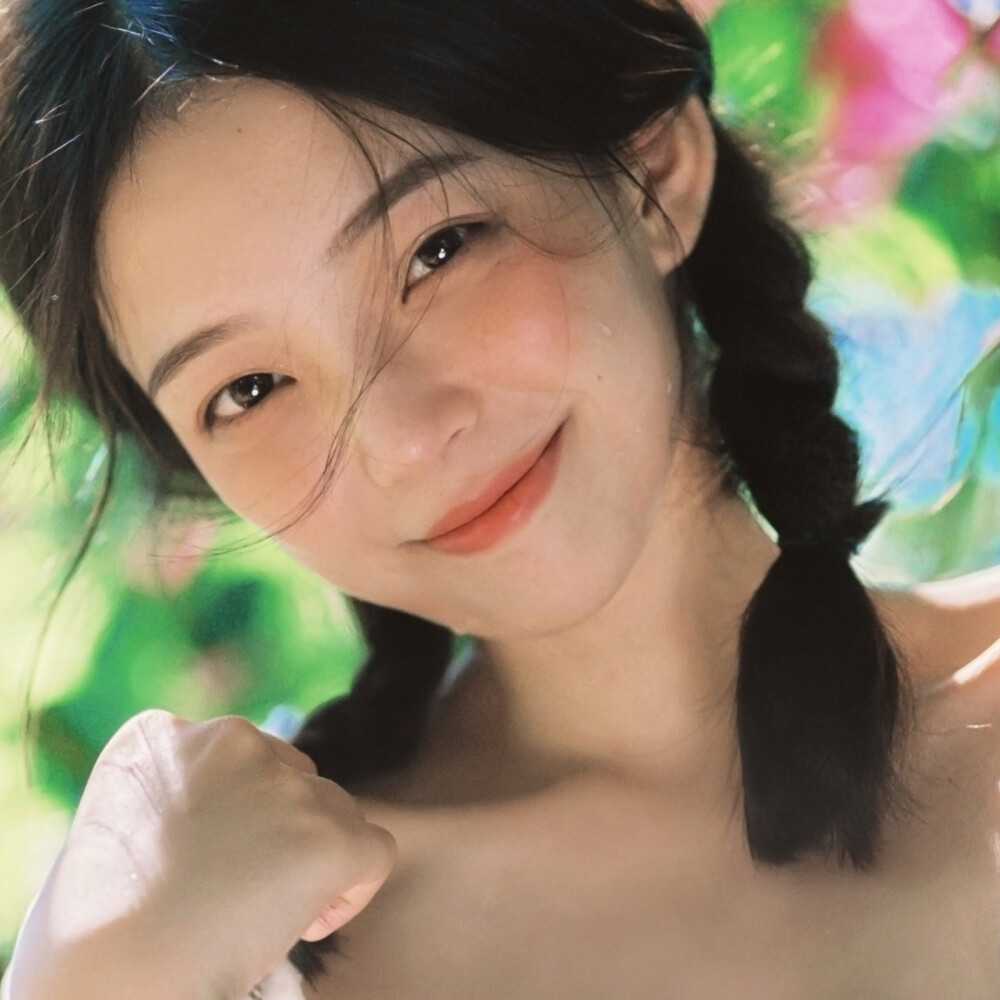 无人问津的港口开满鲜花