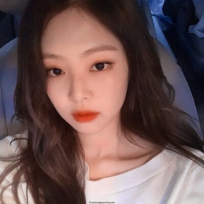 # 覺得自拍很難的Jennie #