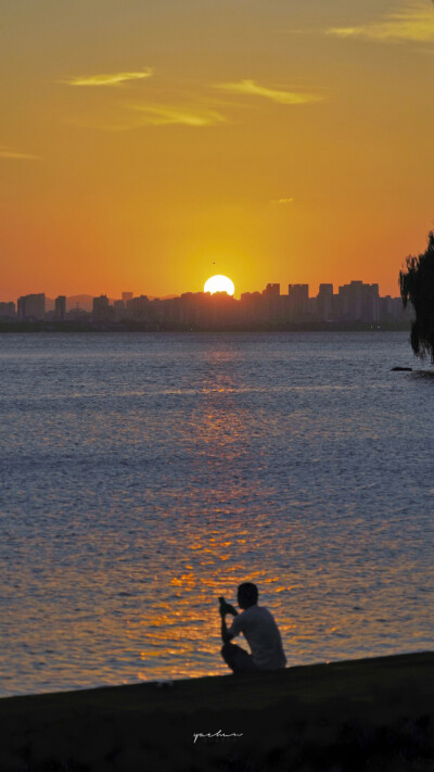 cr：见水印
风景壁纸/湖光山色/夜景摄影/小清新/天空晚霞/横屏壁纸/锁屏壁纸/手机壁纸ins/无水印壁纸/背景图/