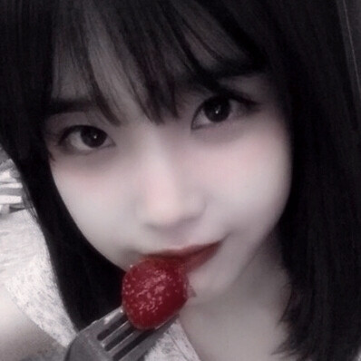 
* IU //" I love to eat strawberry."
