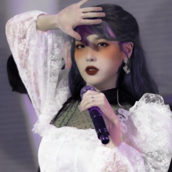 
•欺骗，原谅，欺骗，原谅....没有尽头的循环，永远都是./*宽容换来的爱-
©iu_strawbeerry