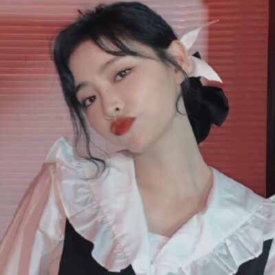 >许 佳 琪