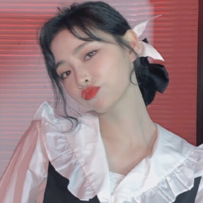 >许 佳 琪