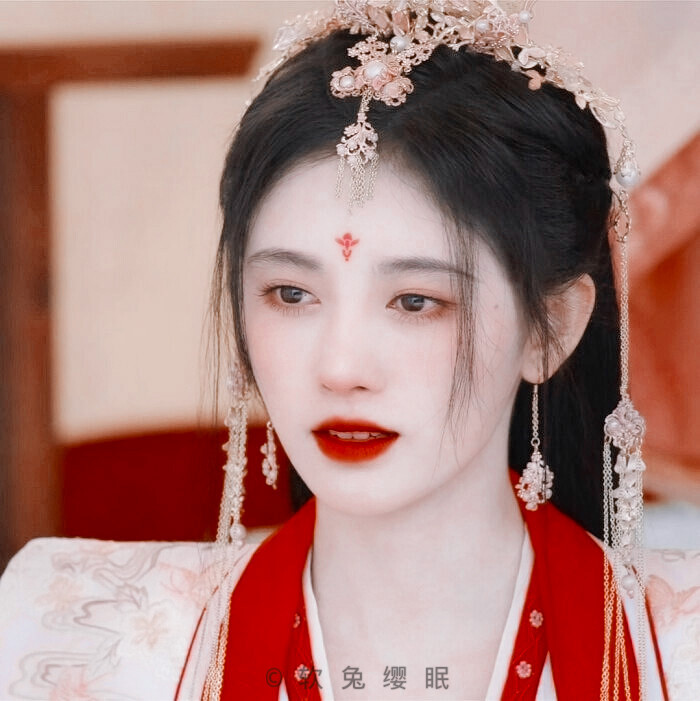 #鞠婧祎
ᴬⁿʸʷᵃʸ, ˢᵒᵒⁿᵉʳ ᵒʳ ˡᵃᵗᵉʳ ʸᵒᵘ ʰᵃᵛᵉ ᵗᵒ ᶠᵃˡˡ ⁱⁿ ˡᵒᵛᵉ ʷⁱᵗʰ ᵐᵉ.
反正你迟早得谈恋爱 跟我怎么了
二传标注堆糖软兔缨眠/亓官妍
原截dt沈智秀 | 贴纸dt桃碗