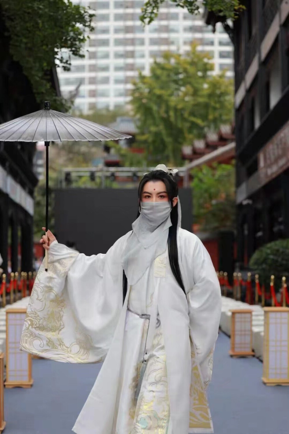 成都汉服出行日。
（侵权 删）