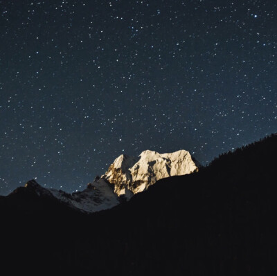 “你难过了一定要跟我讲 让我知道你也有今天”