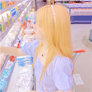 女
