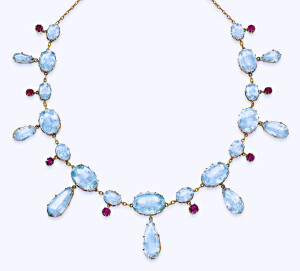 19世纪的海蓝宝珠宝，清澈光泽一如天空之镜。