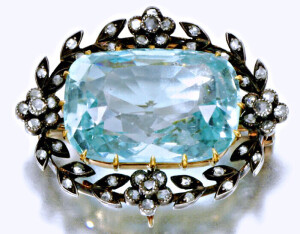 19世纪的海蓝宝珠宝，清澈光泽一如天空之镜。