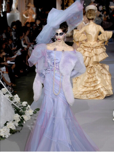 看到几条很漂亮的裙子
Christian Dior2007秋冬高定
