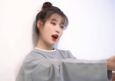 IU | 2021年台历拍摄花絮
cr:边五爷