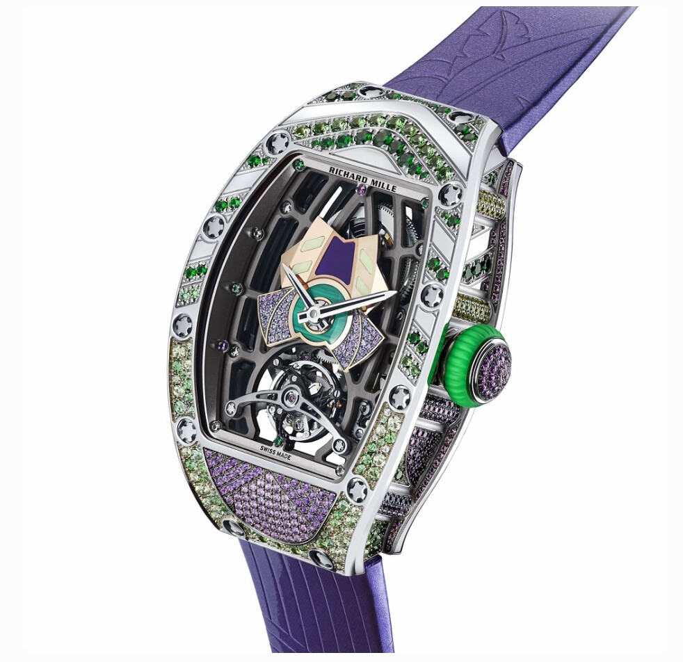 RICHARD MILLE 里查德米尔刚刚推出一个全新女性腕表系列——「RM 71-02 Tourbillon Talisman」，设计灵感来自缤纷热烈的1970年代迪斯科音乐浪潮，每一枚作品都镶嵌超过800颗宝石，用夺目灿烂的珠宝艺术和图腾符号演绎现代女性气质。