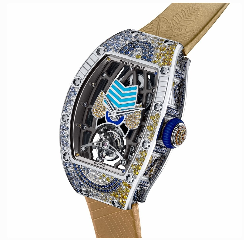 RICHARD MILLE 里查德米尔刚刚推出一个全新女性腕表系列——「RM 71-02 Tourbillon Talisman」，设计灵感来自缤纷热烈的1970年代迪斯科音乐浪潮，每一枚作品都镶嵌超过800颗宝石，用夺目灿烂的珠宝艺术和图腾符号演绎现代女性气质。