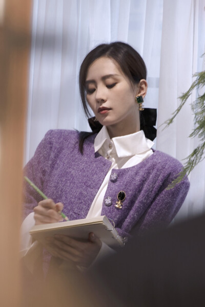 刘诗诗
诗舞倾城
来自微博@
诗诗的小板报
11-24