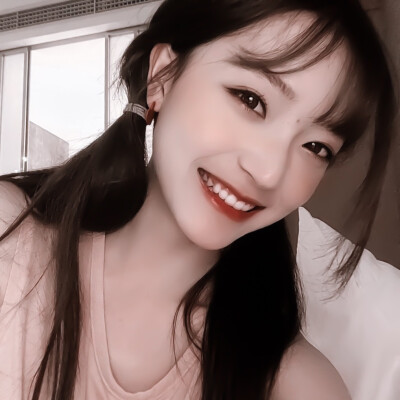 我会找到别的星星，你也会拥有你的月亮.
谢蕾蕾.