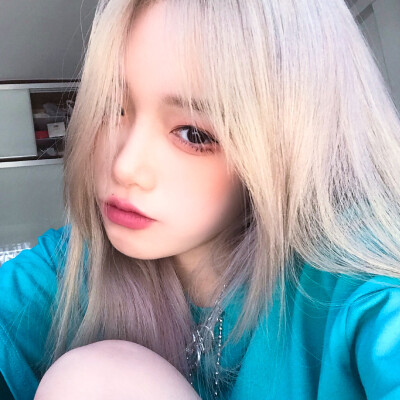 女