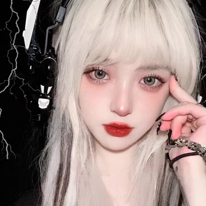 女