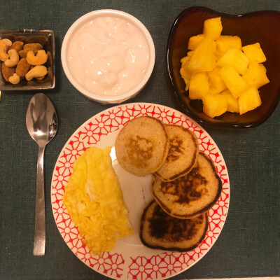 蓬松迷你pancake + omelette 刀削面式鸡汤乌冬