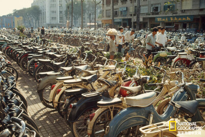 停车场
越南胡志明市的一个自行车停车场。摄影：WILBUR GARRETT