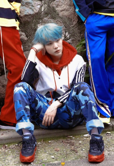  ·yoongi
Blue